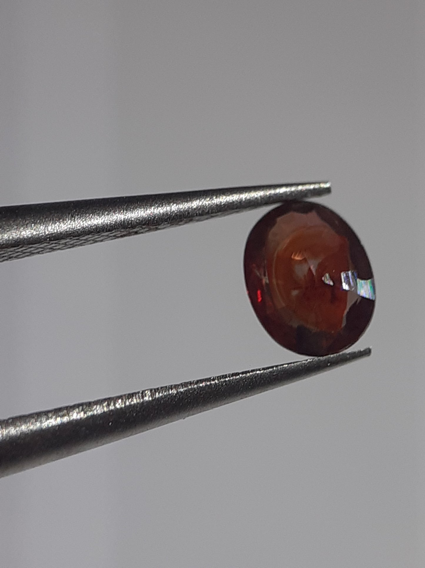 Natural orangy reddish purple Sapphire - 0.34 ct - oval - unheated - Tanzania - Certified by NGB - Natural Gems Belgium