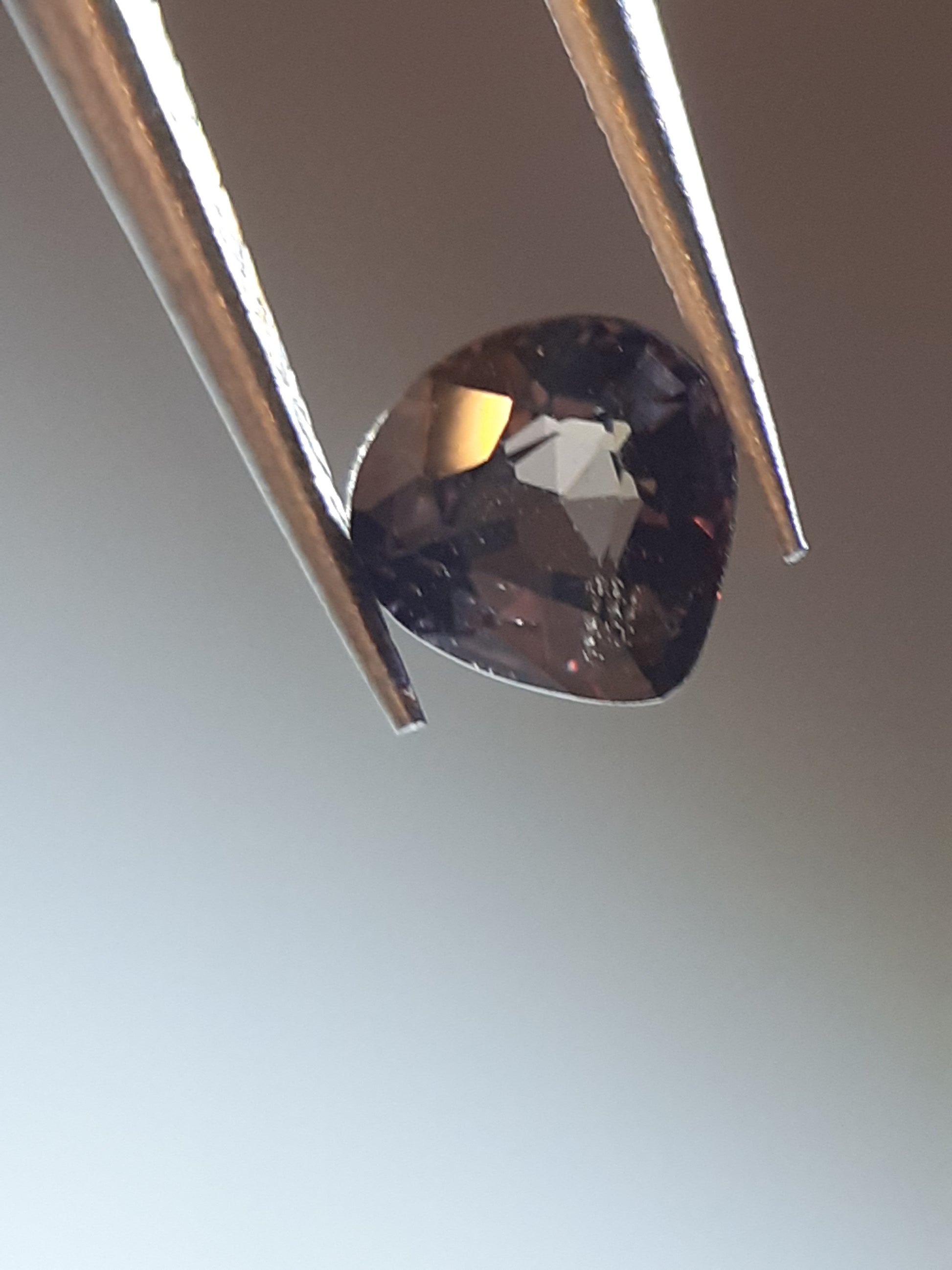 Natural bluish purple Sapphire - 0.43 ct - pear - unheated - Tanzania - Certified by NGB - Natural Gems Belgium