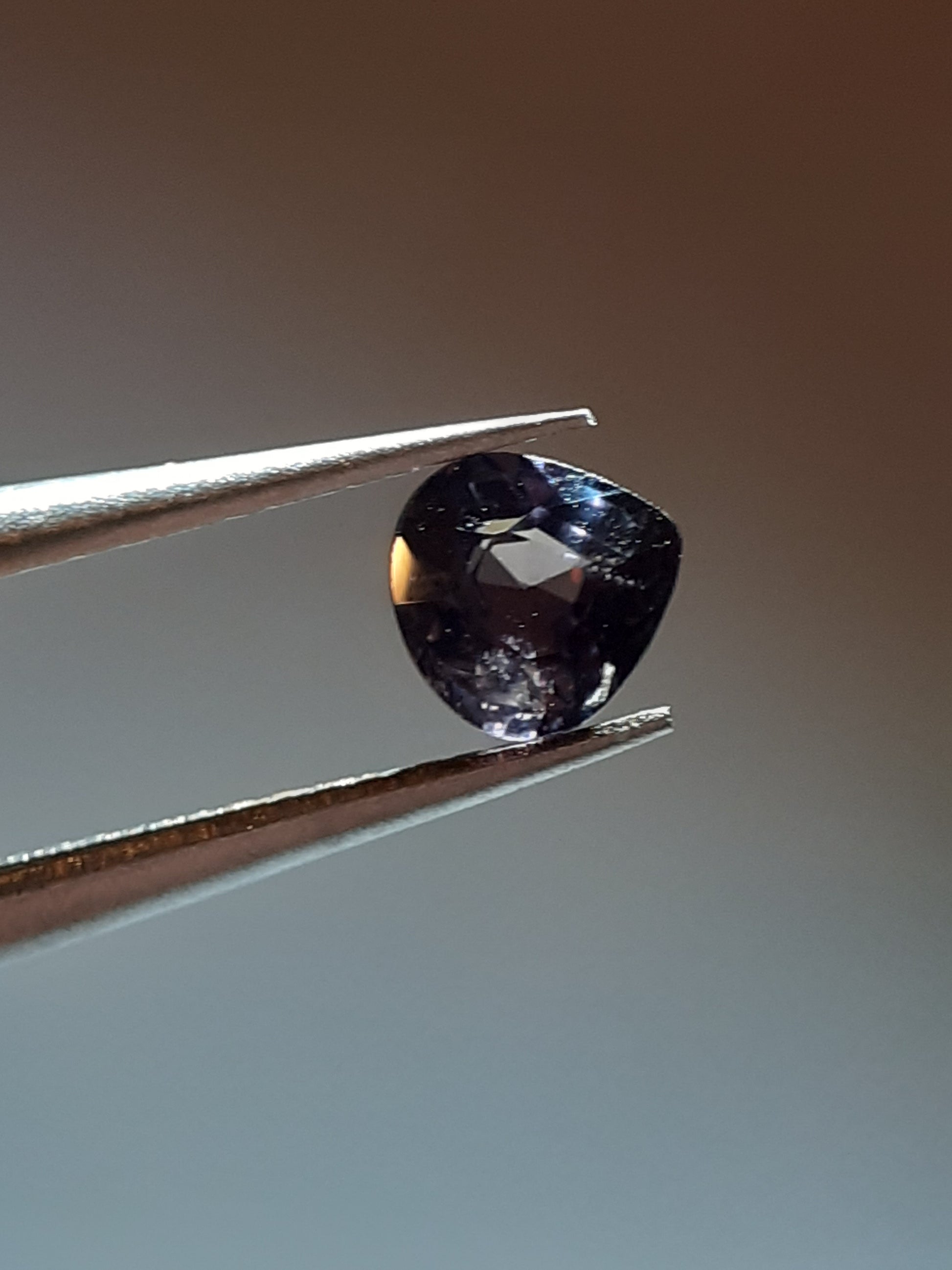 Natural bluish purple Sapphire - 0.43 ct - pear - unheated - Tanzania - Certified by NGB - Natural Gems Belgium