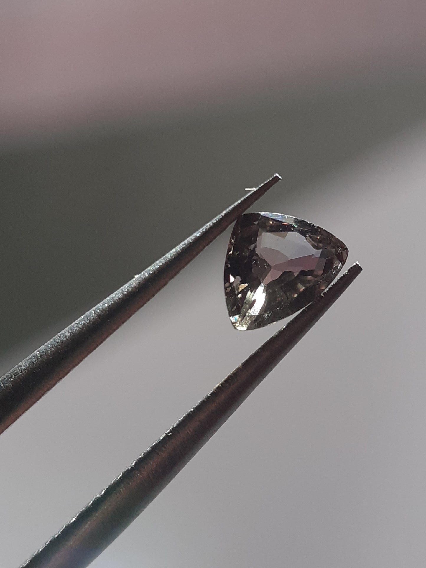 Natural greenish bluish purple Sapphire - 0.38 ct - Trillion - unheated - Tanzania - Certified by NGB - Natural Gems Belgium