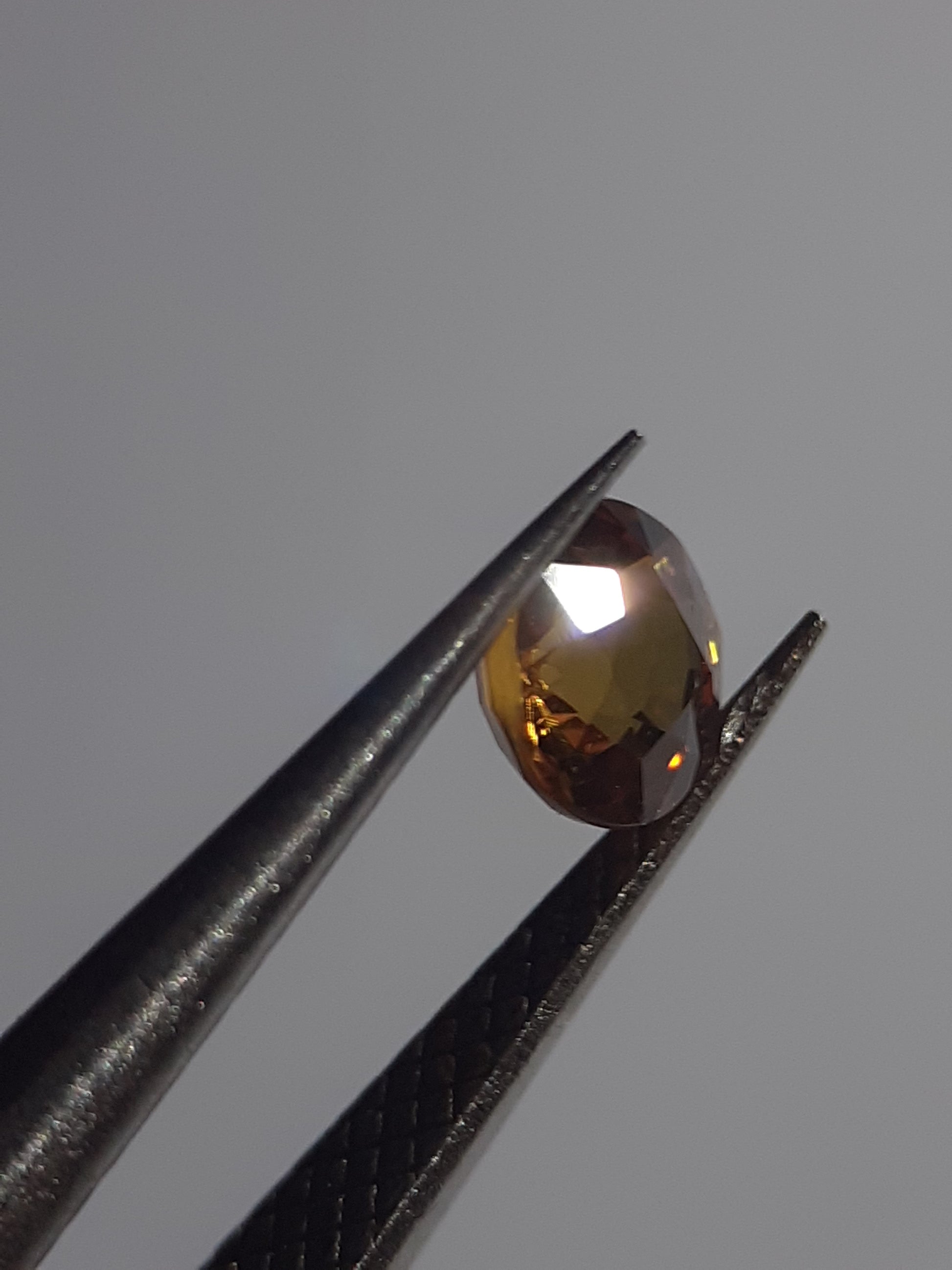 Natural orangy Yellow Sapphire - 0.34ct - round - Beryllium treated - Certified by NGB - Natural Gems Belgium