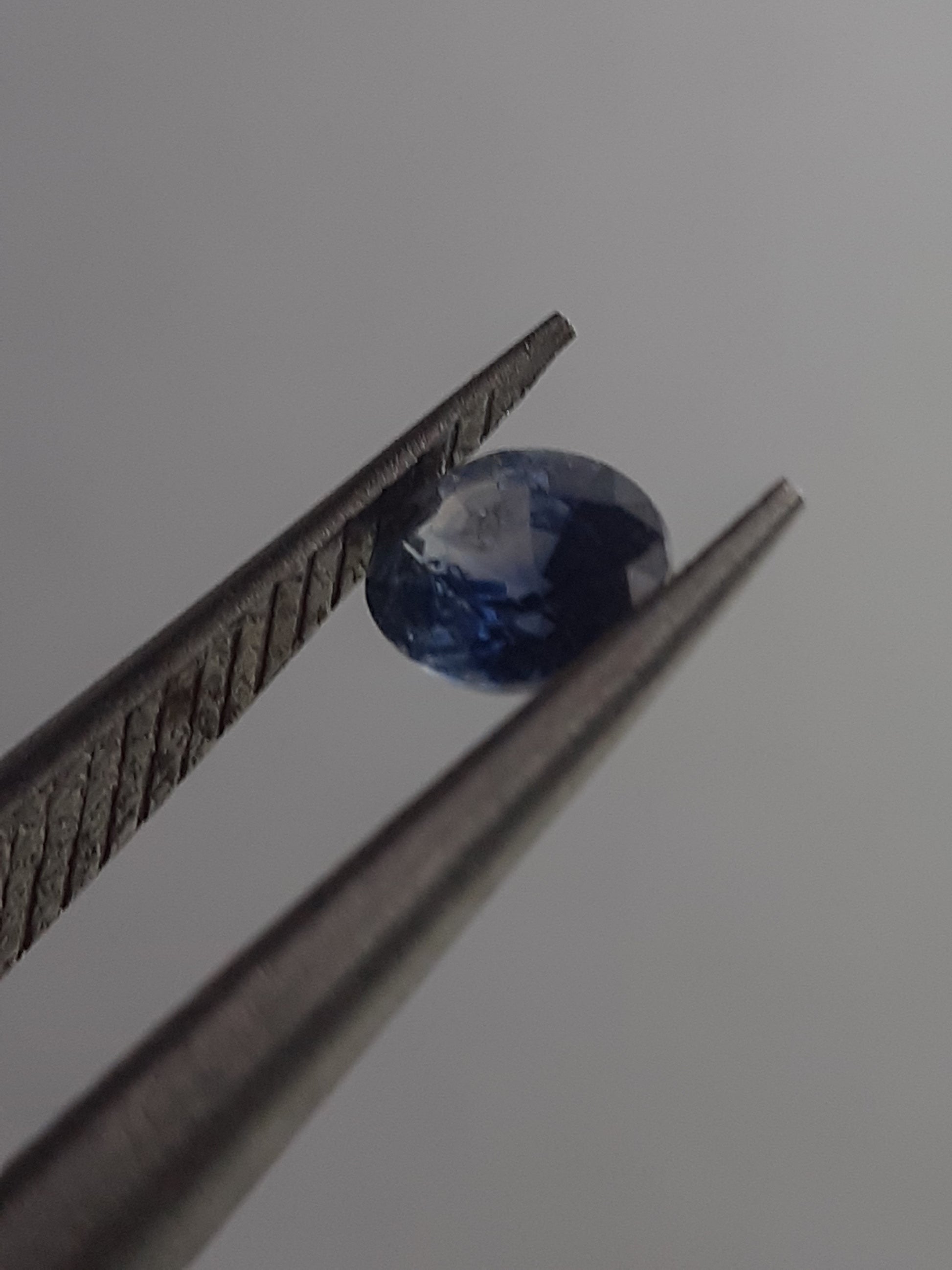 Natural light blue to deep Blue Sapphire - 0.31ct - oval - Heated - Madagascar - Certified by NGB - Natural Gems Belgium