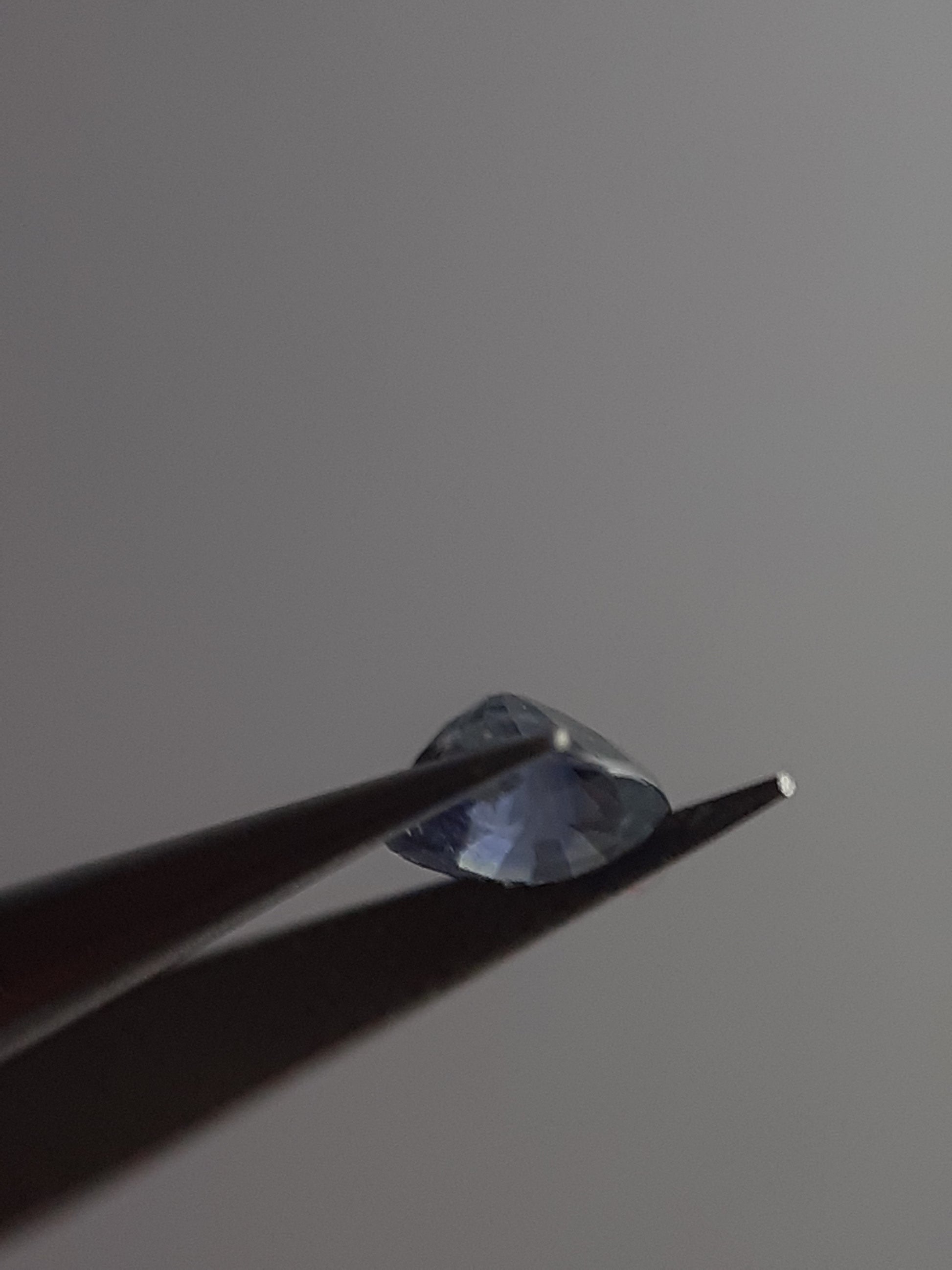 Natural light blue to deep Blue Sapphire - 0.31ct - oval - Heated - Madagascar - Certified by NGB - Natural Gems Belgium