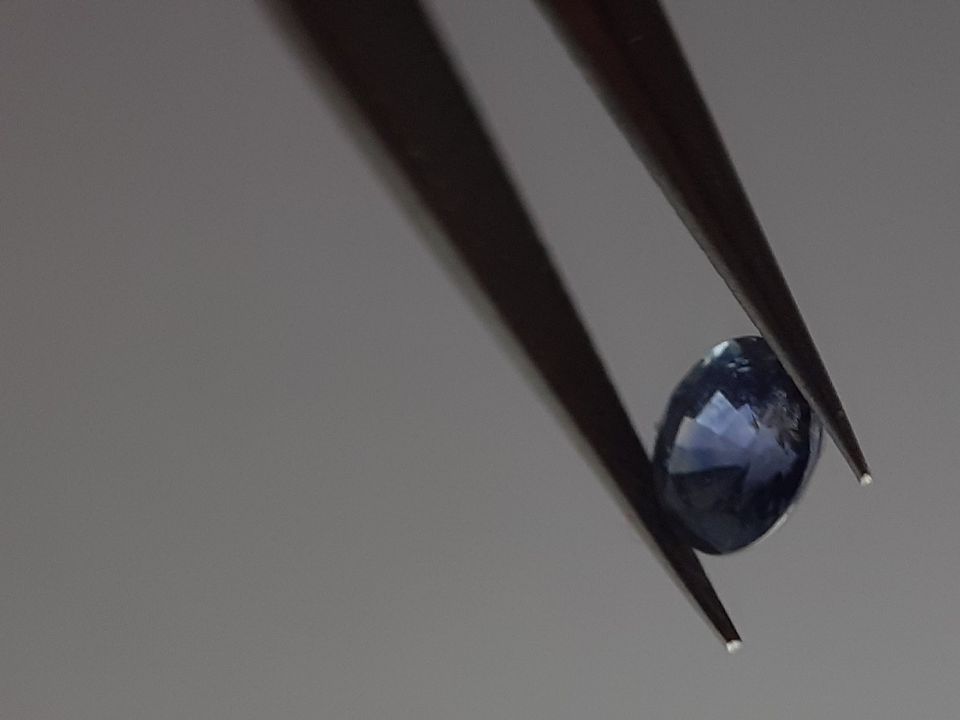 Natural light blue to deep Blue Sapphire - 0.31ct - oval - Heated - Madagascar - Certified by NGB - Natural Gems Belgium