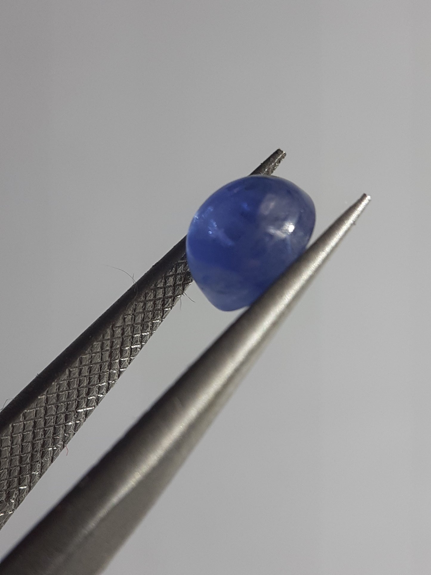 Natural blue Sapphire - 1.28 ct - oval cabochon - Ceylon - heated - certified by NGB - Natural Gems Belgium