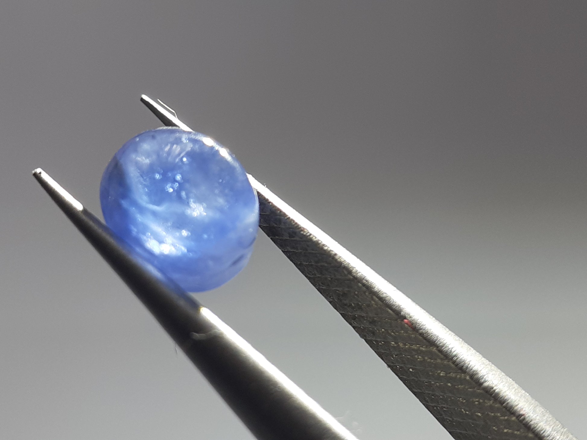 Natural blue Sapphire - 1.28 ct - oval cabochon - Ceylon - heated - certified by NGB - Natural Gems Belgium