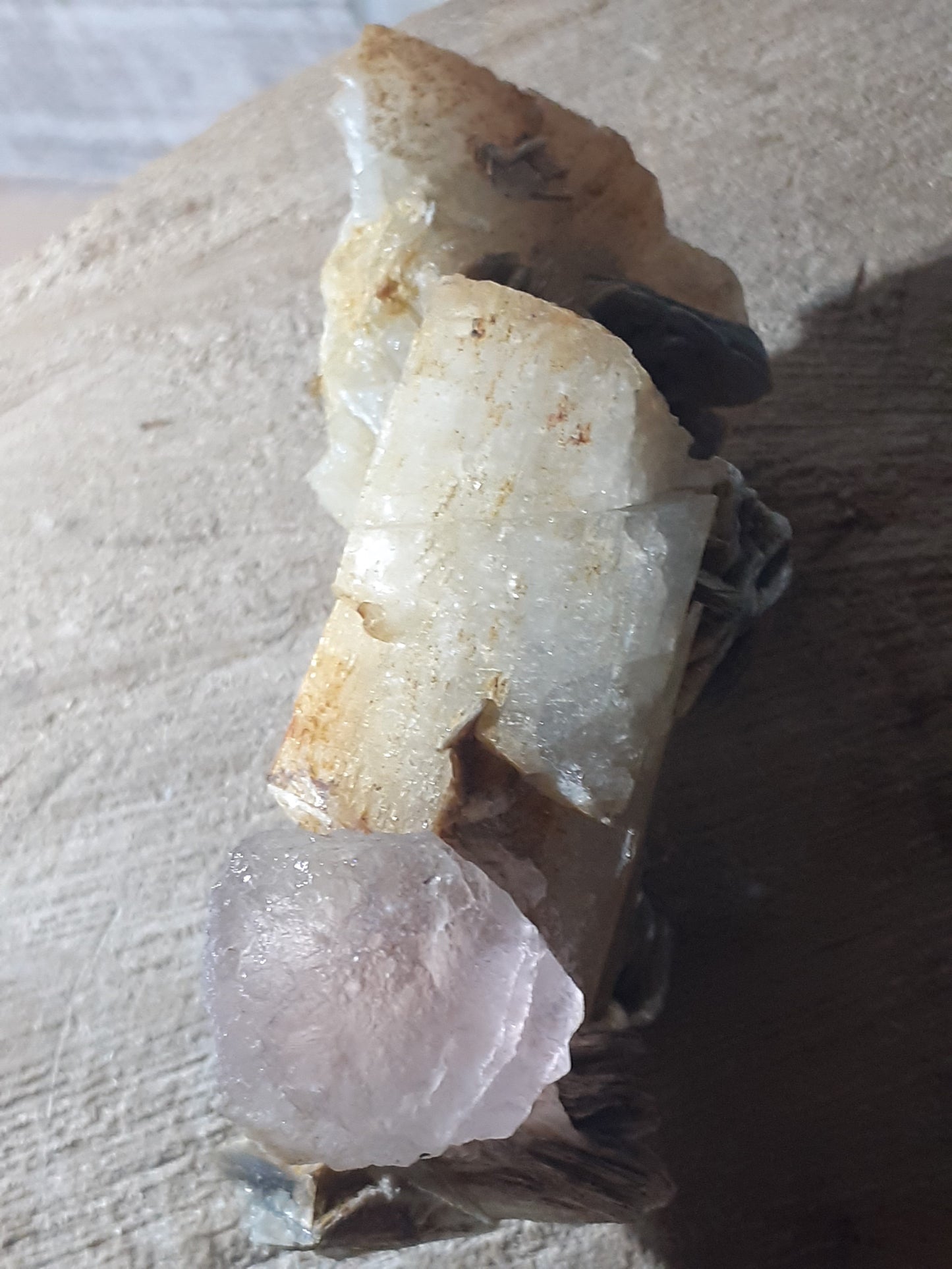 Beautiful pink fluorite crystal on cluster of mica and quartz, well shaped, well balanced, 135 grams - Natural Gems Belgium