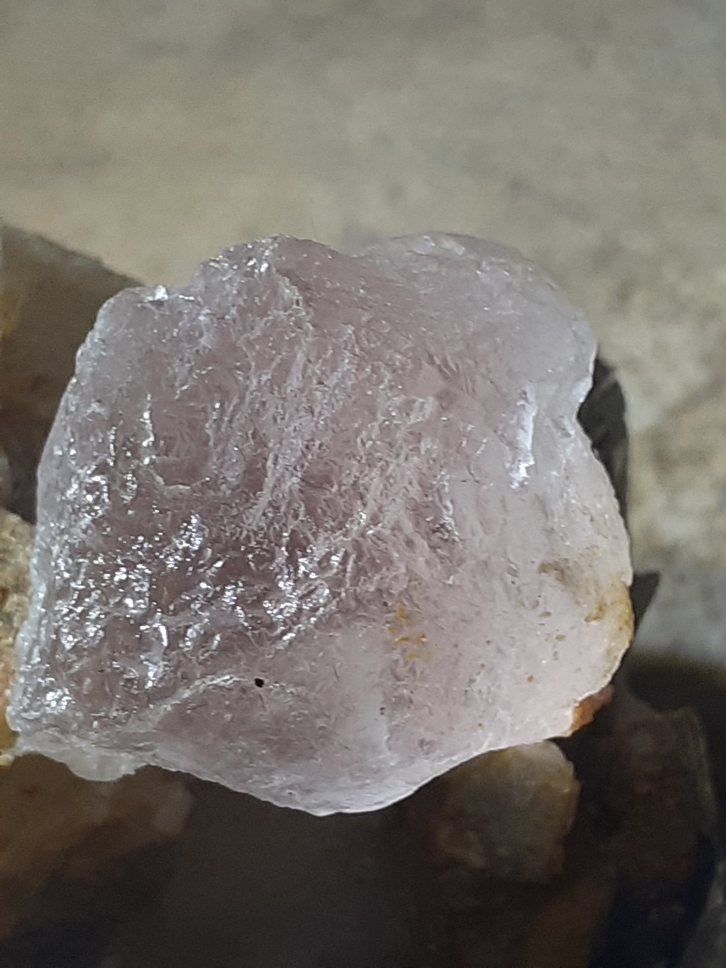 Beautiful pink fluorite crystal on cluster of mica and quartz, well shaped, well balanced, 135 grams - Natural Gems Belgium