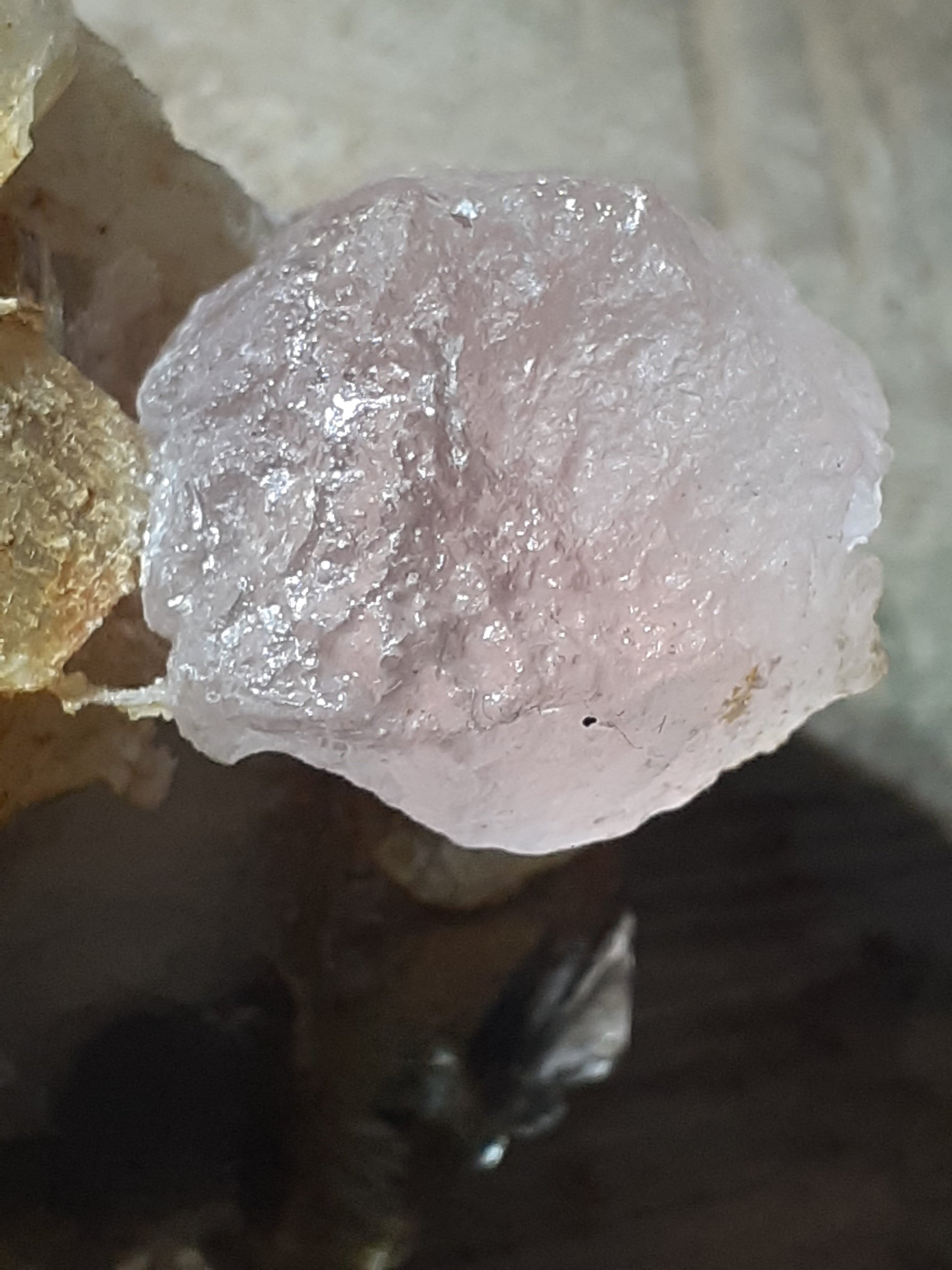 Beautiful pink fluorite crystal on cluster of mica and quartz, well shaped, well balanced, 135 grams - Natural Gems Belgium