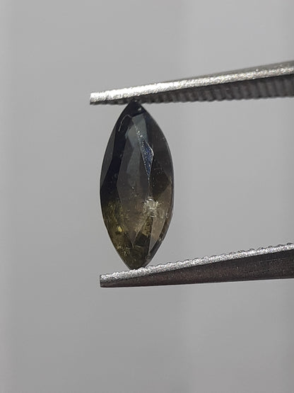 Natural bicolor sapphire - 0.69 ct - Marquise - unheated - Tanzania - certified by NGB - Natural Gems Belgium