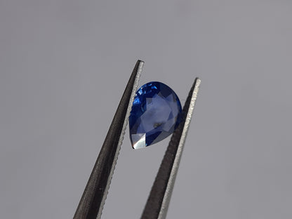 Natural blue sapphire - 0.62 ct - pear - heated - Ceylon - certified by NGB - Natural Gems Belgium