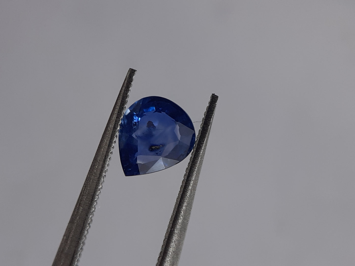 Natural blue sapphire - 0.62 ct - pear - heated - Ceylon - certified by NGB - Natural Gems Belgium