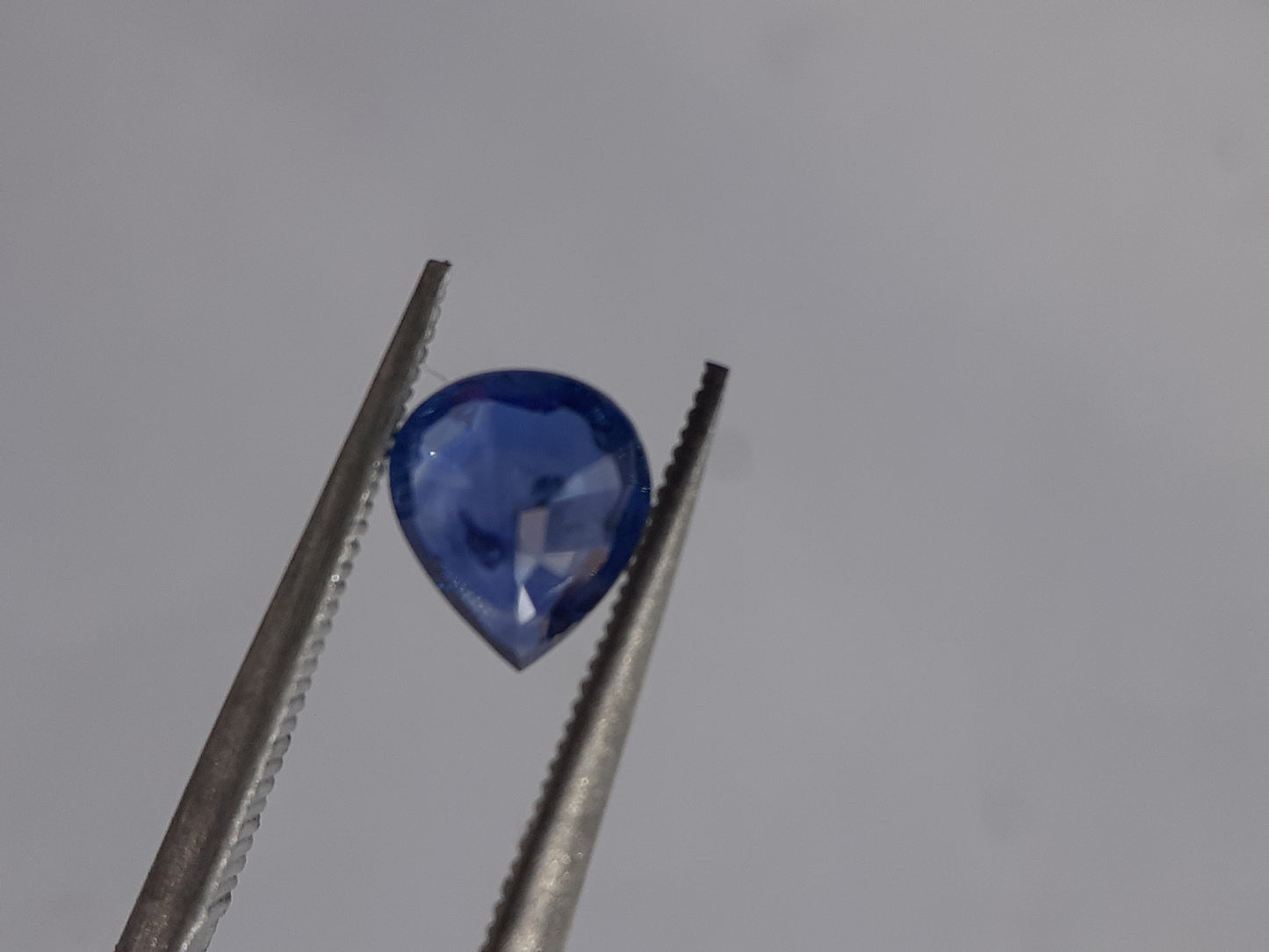 Natural blue sapphire - 0.62 ct - pear - heated - Ceylon - certified by NGB - Natural Gems Belgium