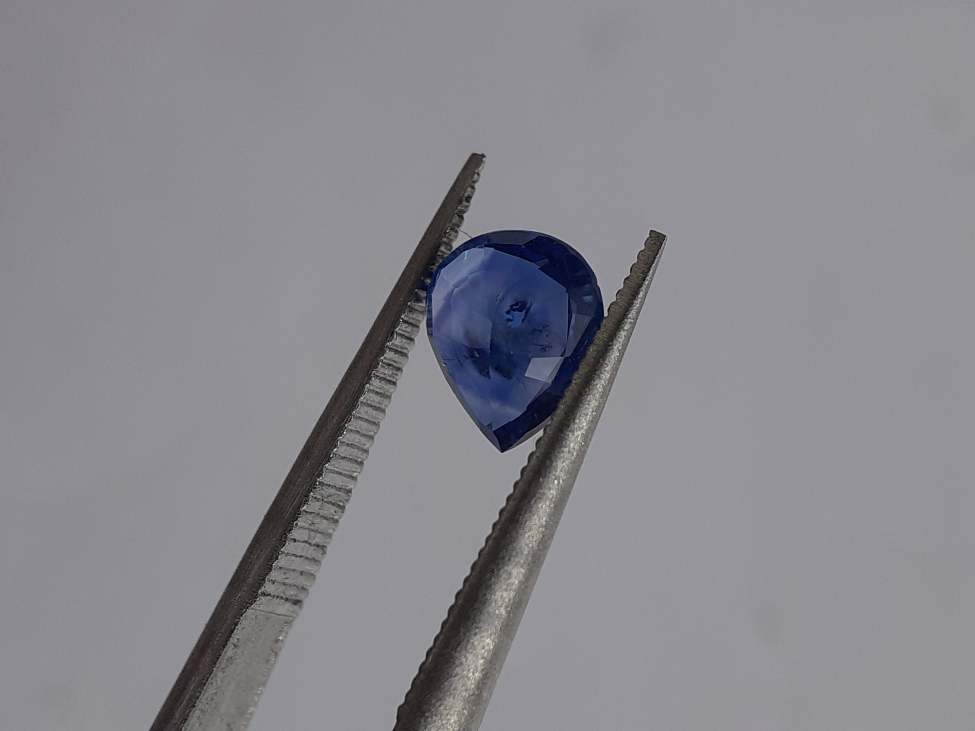 Natural blue sapphire - 0.62 ct - pear - heated - Ceylon - certified by NGB - Natural Gems Belgium