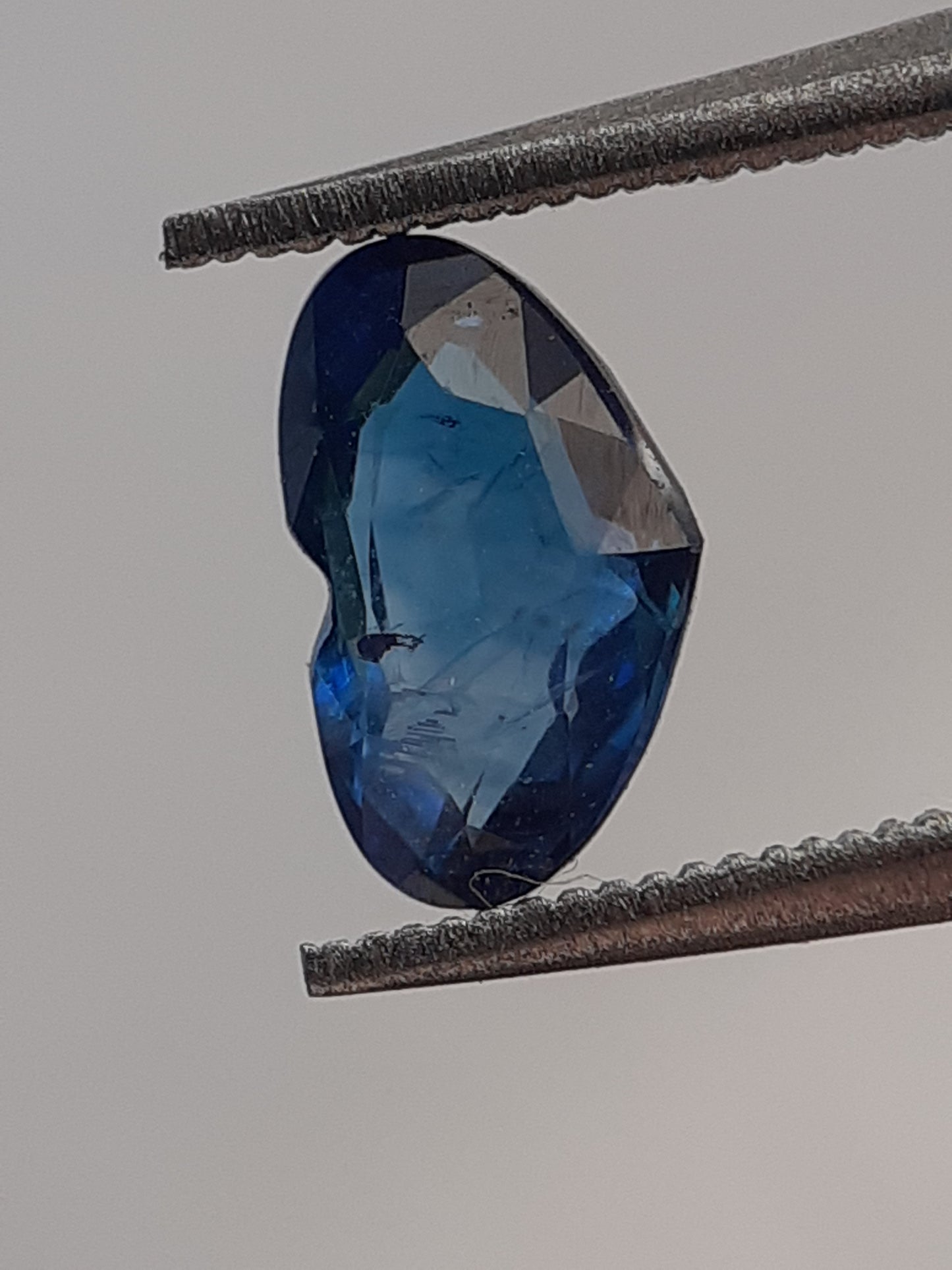 Natural blue sapphire - 0.69 ct - Heart - heated - Ceylon - certified by NGB - Natural Gems Belgium