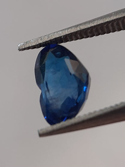 Natural blue sapphire - 0.69 ct - Heart - heated - Ceylon - certified by NGB - Natural Gems Belgium