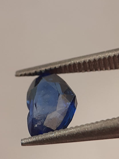 Natural blue sapphire - 0.69 ct - Heart - heated - Ceylon - certified by NGB - Natural Gems Belgium