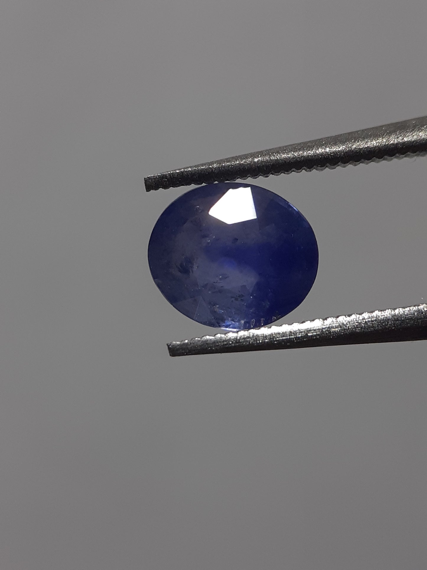 Natural blue sapphire - 0.79 ct - Oval - heated - Ceylon - certified by NGB - Natural Gems Belgium