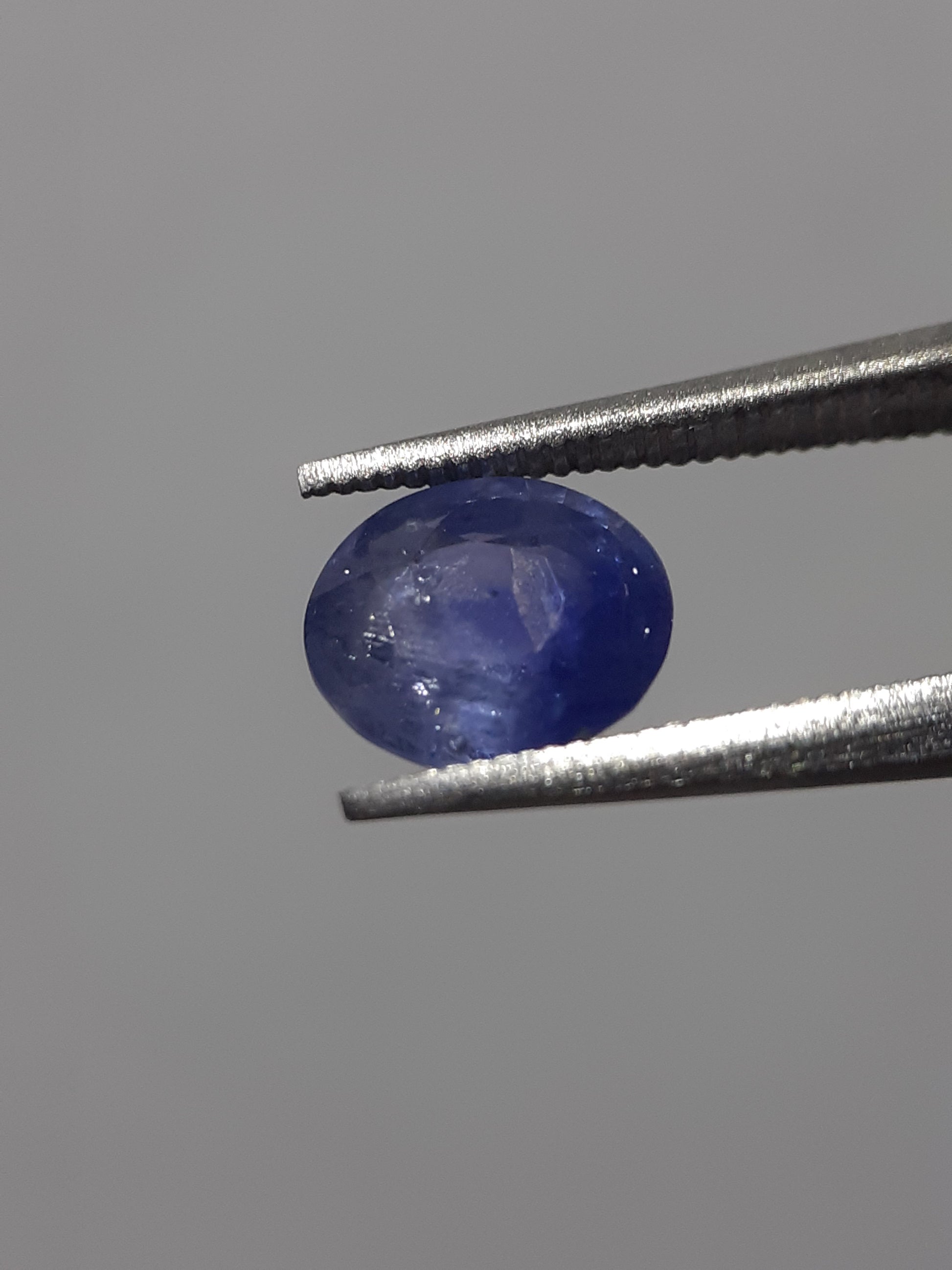 Natural blue sapphire - 0.79 ct - Oval - heated - Ceylon - certified by NGB - Natural Gems Belgium