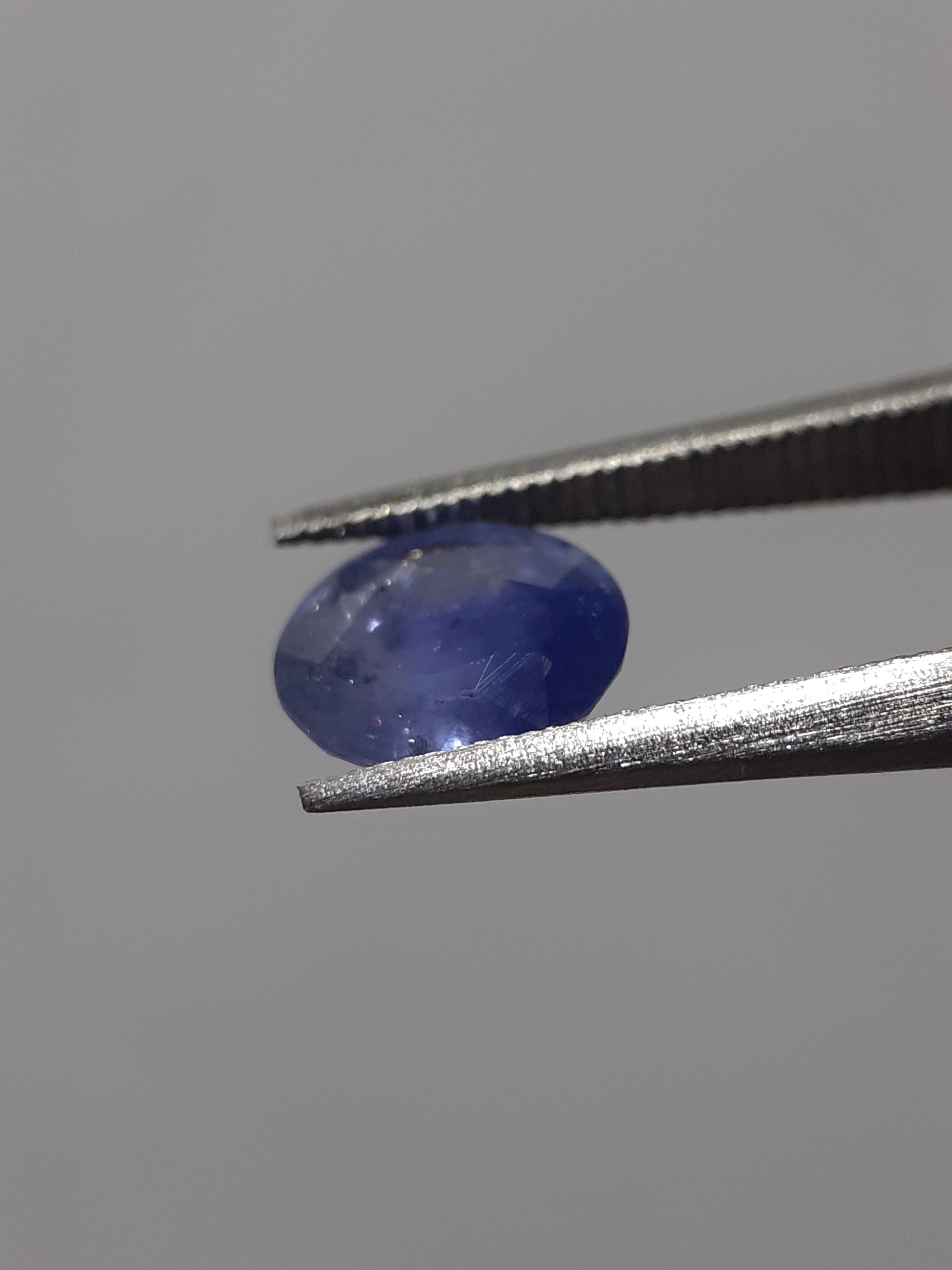 Natural blue sapphire - 0.79 ct - Oval - heated - Ceylon - certified by NGB - Natural Gems Belgium