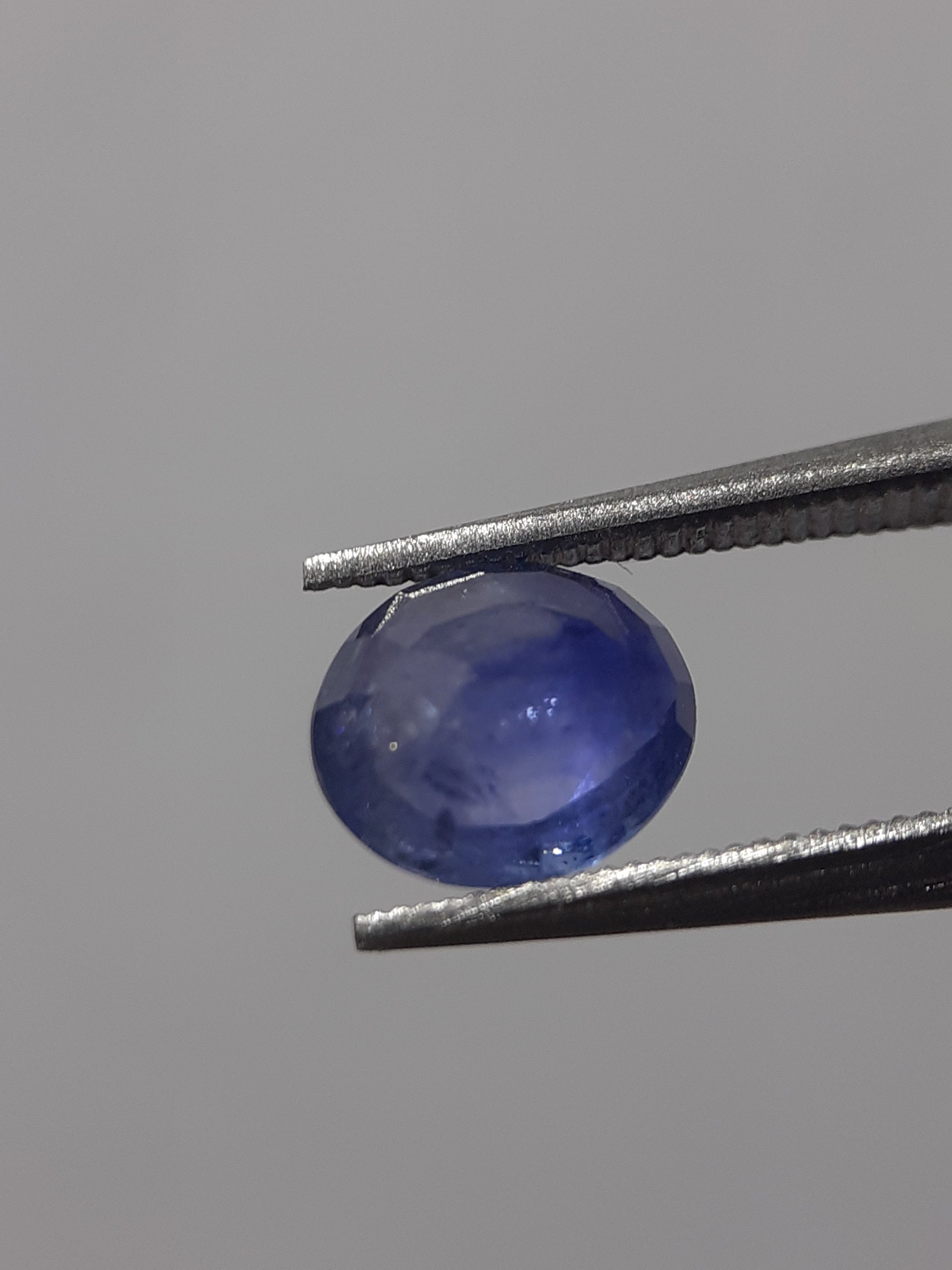 Natural blue sapphire - 0.79 ct - Oval - heated - Ceylon - certified by NGB - Natural Gems Belgium