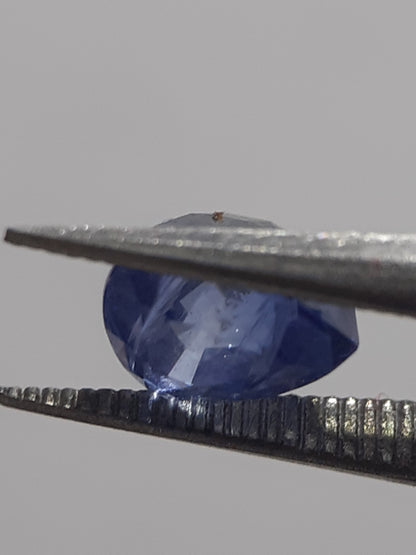 Natural blue sapphire - 0.70 ct - trillion - heated - Ceylon - certified by NGB - Natural Gems Belgium