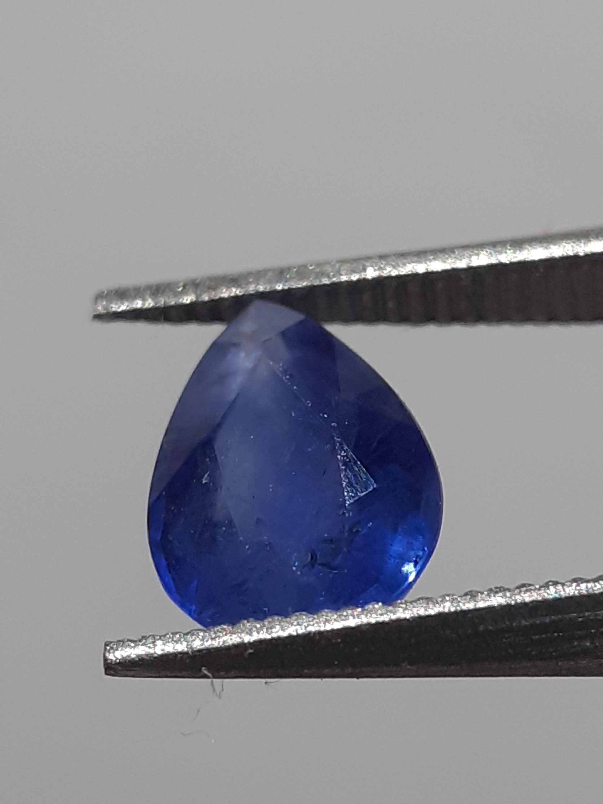 Natural blue sapphire - 0.80 ct - Pear - heated - Ceylon - certified by NGB - Natural Gems Belgium