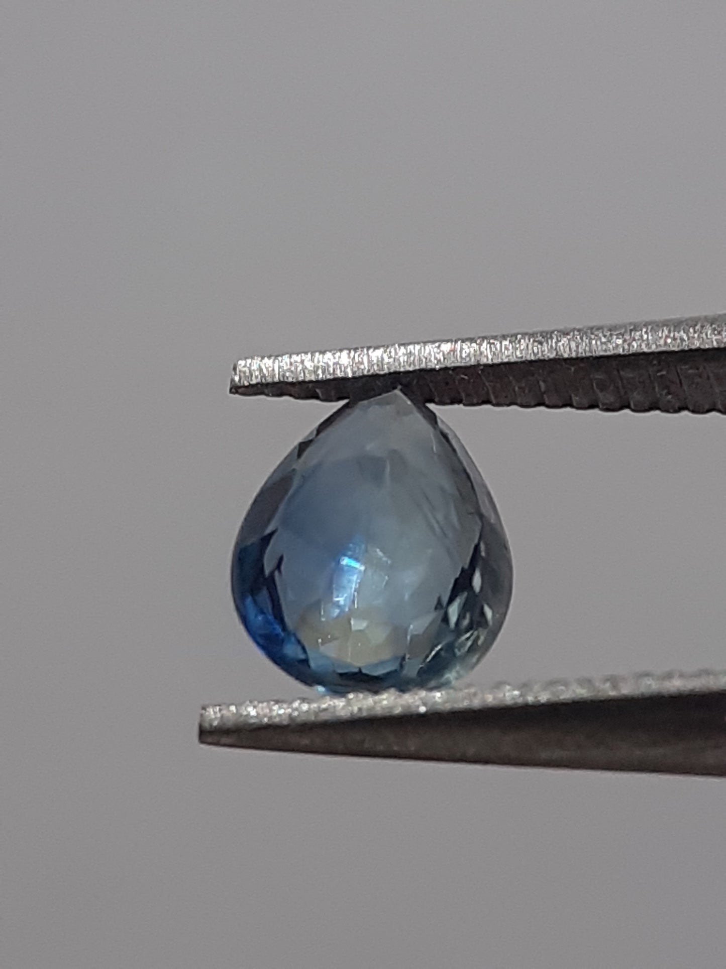 Natural blue sapphire - 0.38 ct - Pear - heated - Australia - certified by NGB - Natural Gems Belgium