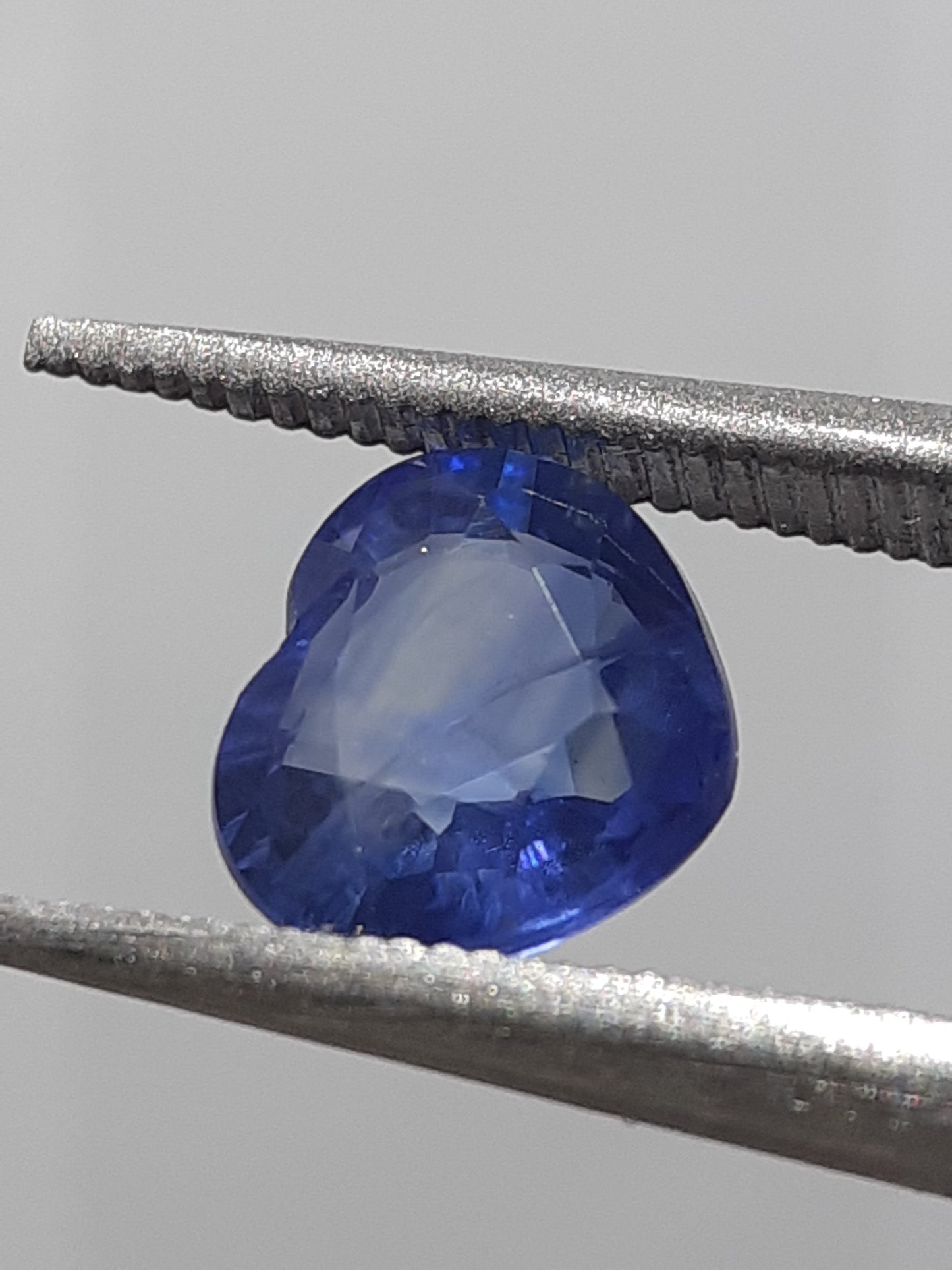 Natural blue sapphire - 0.75 ct - Heart - heated - Africa - certified by NGB - Natural Gems Belgium