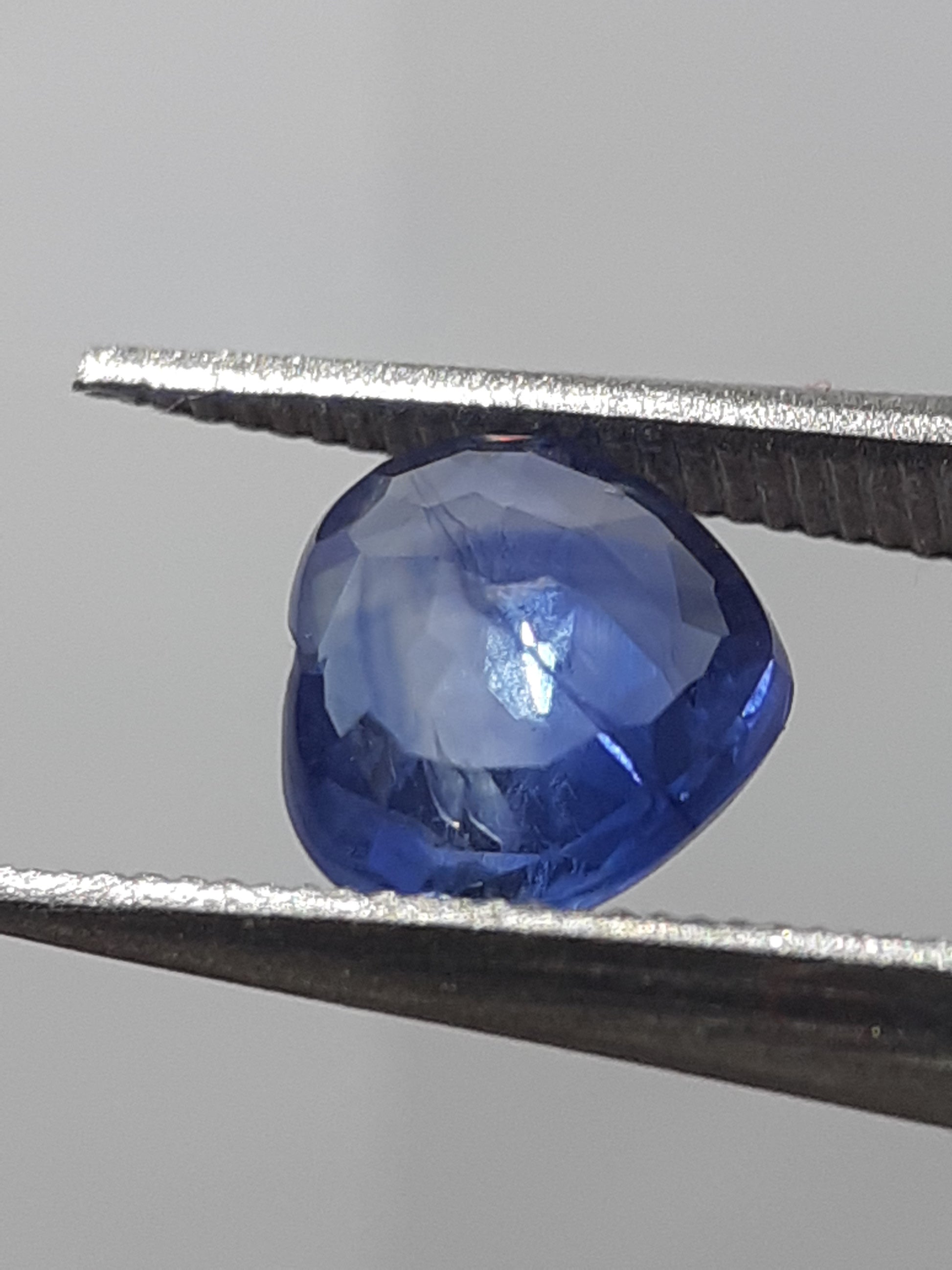 Natural blue sapphire - 0.75 ct - Heart - heated - Africa - certified by NGB - Natural Gems Belgium