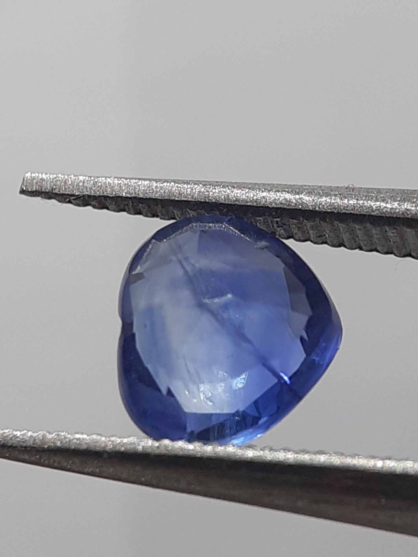 Natural blue sapphire - 0.75 ct - Heart - heated - Africa - certified by NGB - Natural Gems Belgium