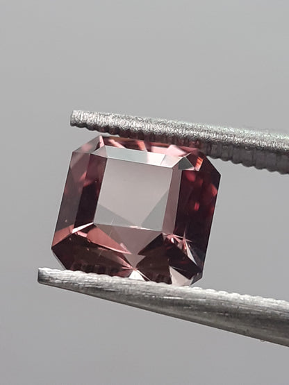 Natural Malaya Garnet - 1.19 ct - Square Octagon - unheated - Africa - certified by NGB - Natural Gems Belgium