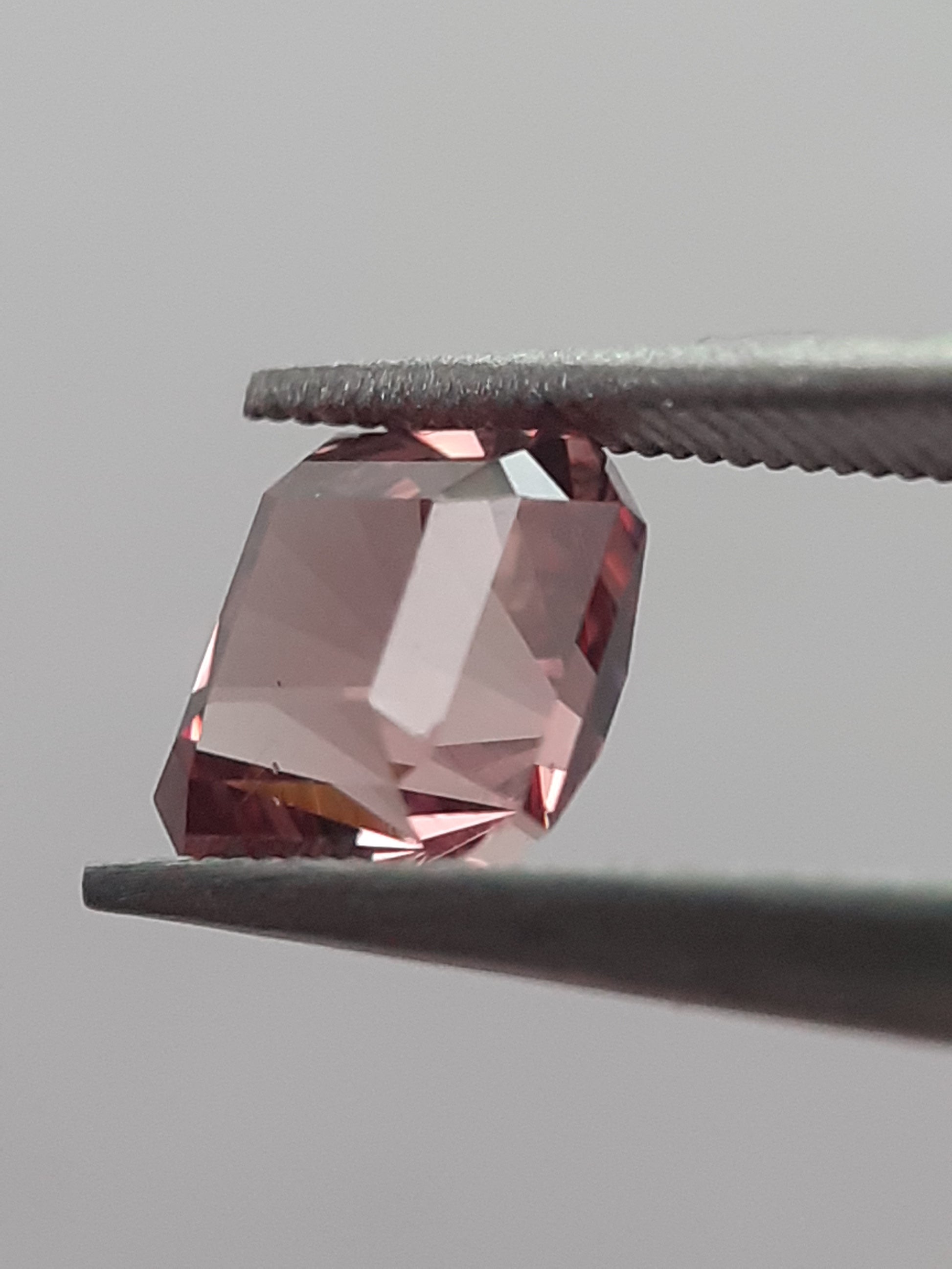 Natural Malaya Garnet - 1.19 ct - Square Octagon - unheated - Africa - certified by NGB - Natural Gems Belgium