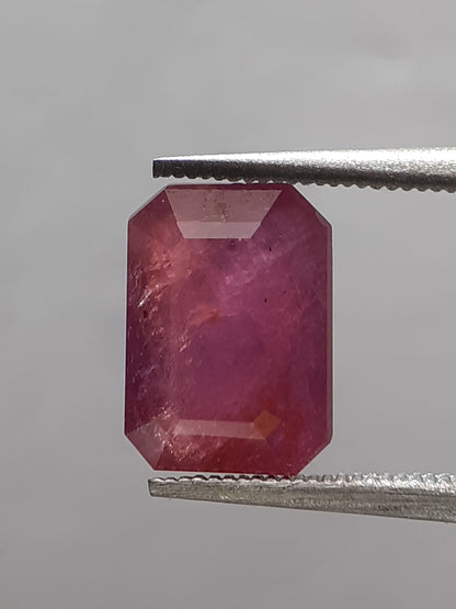 Natural purplish red Ruby - 1.83 ct - octagon - unheated - Africa - certified by NGB - Natural Gems Belgium