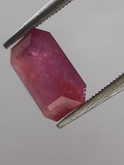 Natural purplish red Ruby - 1.83 ct - octagon - unheated - Africa - certified by NGB - Natural Gems Belgium