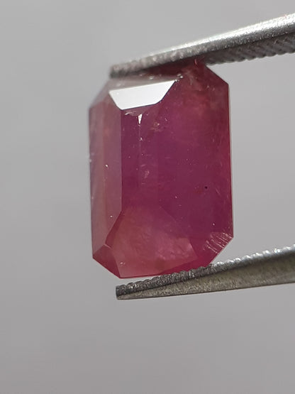 Natural purplish red Ruby - 1.83 ct - octagon - unheated - Africa - certified by NGB - Natural Gems Belgium