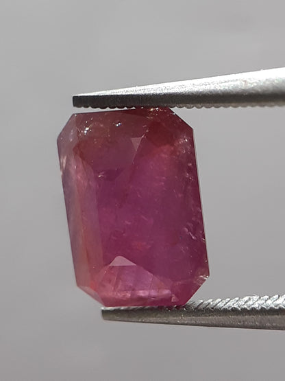 Natural purplish red Ruby - 1.83 ct - octagon - unheated - Africa - certified by NGB - Natural Gems Belgium