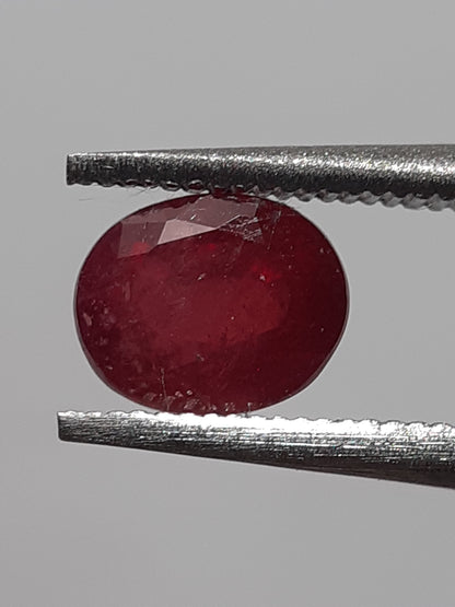 Natural red Ruby - 0.53 ct - oval - heated - Africa - certified by NGB - Natural Gems Belgium