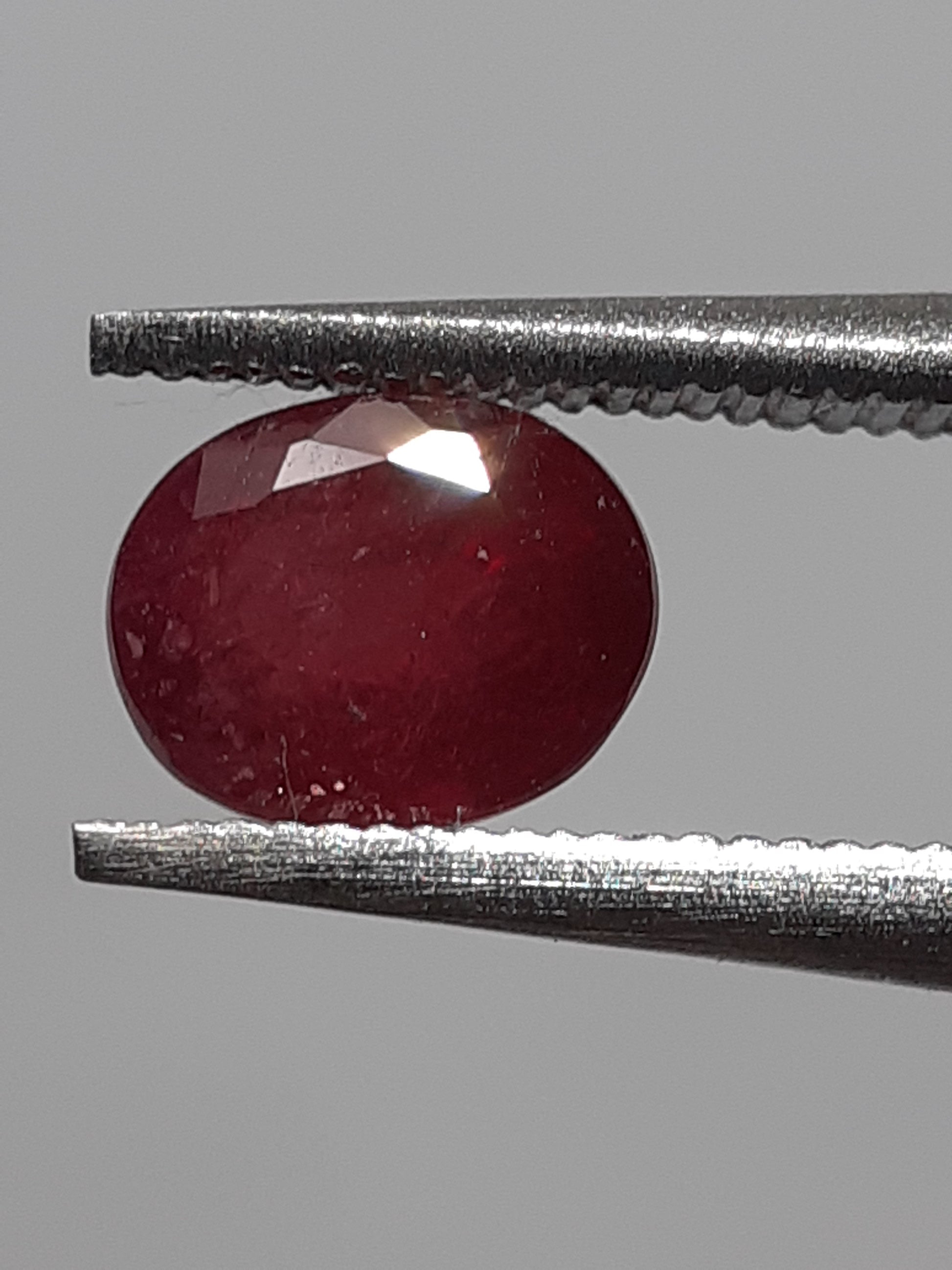 Natural red Ruby - 0.53 ct - oval - heated - Africa - certified by NGB - Natural Gems Belgium