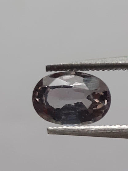 Natural greenish purple sapphire - 0.66 ct - Oval - heated - Ceylon - certified by NGB - Natural Gems Belgium