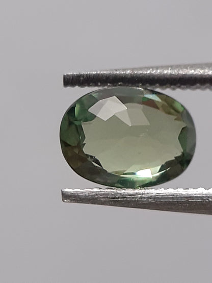 Natural green sapphire - 0.46 ct - Oval - heated - Australia - certified by NGB - Natural Gems Belgium