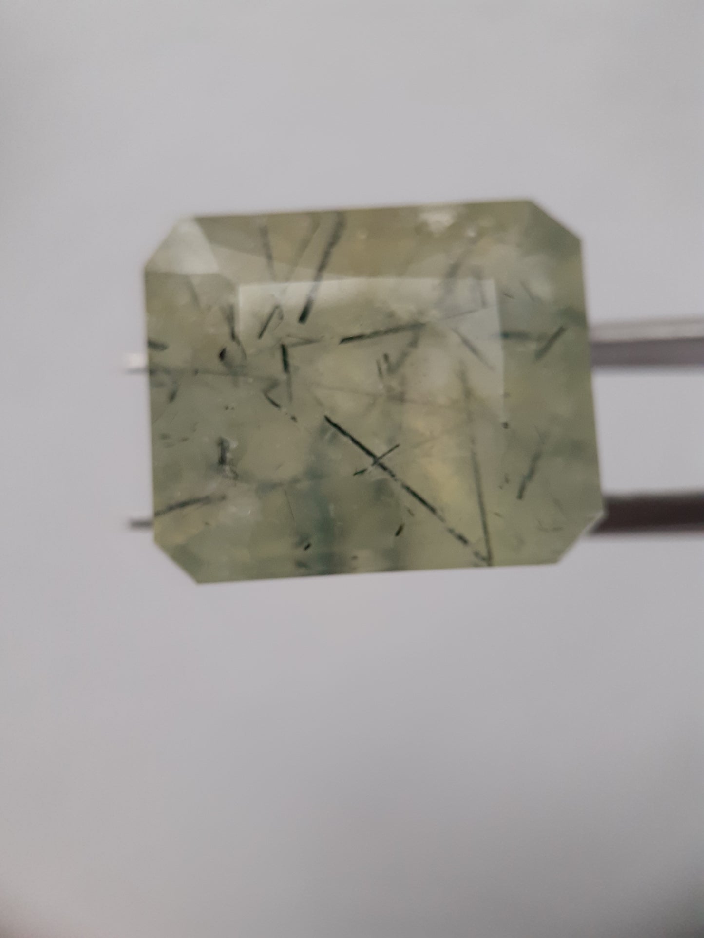 Natural yellowish green Prehnite - 27.13 ct - octagon - unheated - Africa - certified by NGB - Natural Gems Belgium