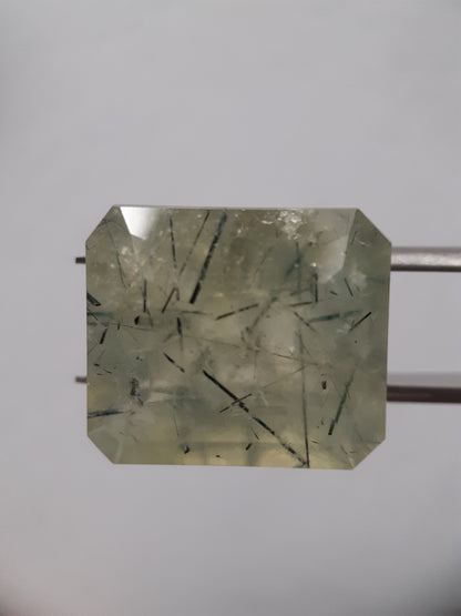 Natural yellowish green Prehnite - 27.13 ct - octagon - unheated - Africa - certified by NGB - Natural Gems Belgium