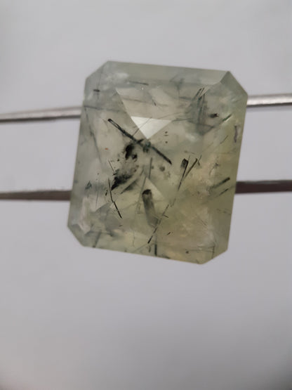 Natural yellowish green Prehnite - 27.13 ct - octagon - unheated - Africa - certified by NGB - Natural Gems Belgium