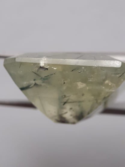 Natural yellowish green Prehnite - 27.13 ct - octagon - unheated - Africa - certified by NGB - Natural Gems Belgium