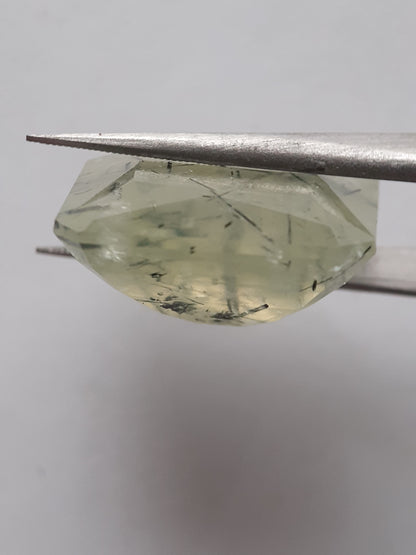 Natural yellowish green Prehnite - 27.13 ct - octagon - unheated - Africa - certified by NGB - Natural Gems Belgium