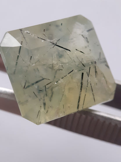 Natural yellowish green Prehnite - 27.13 ct - octagon - unheated - Africa - certified by NGB - Natural Gems Belgium