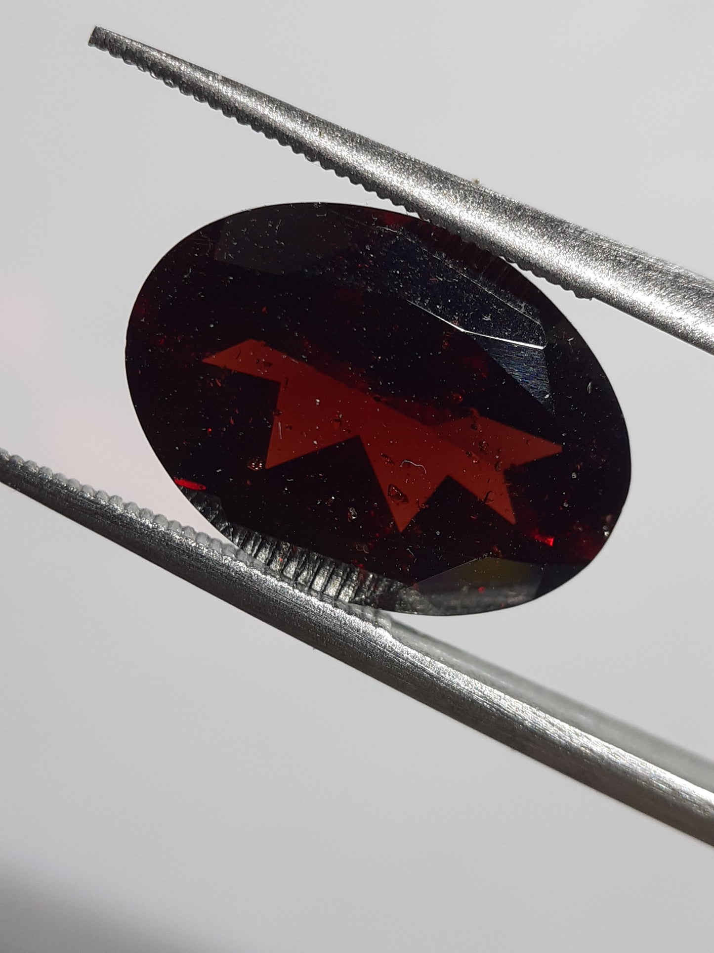 Natural orangy red Garnet - 6.14 ct - Oval - unheated - Africa - certified by NGB - Natural Gems Belgium