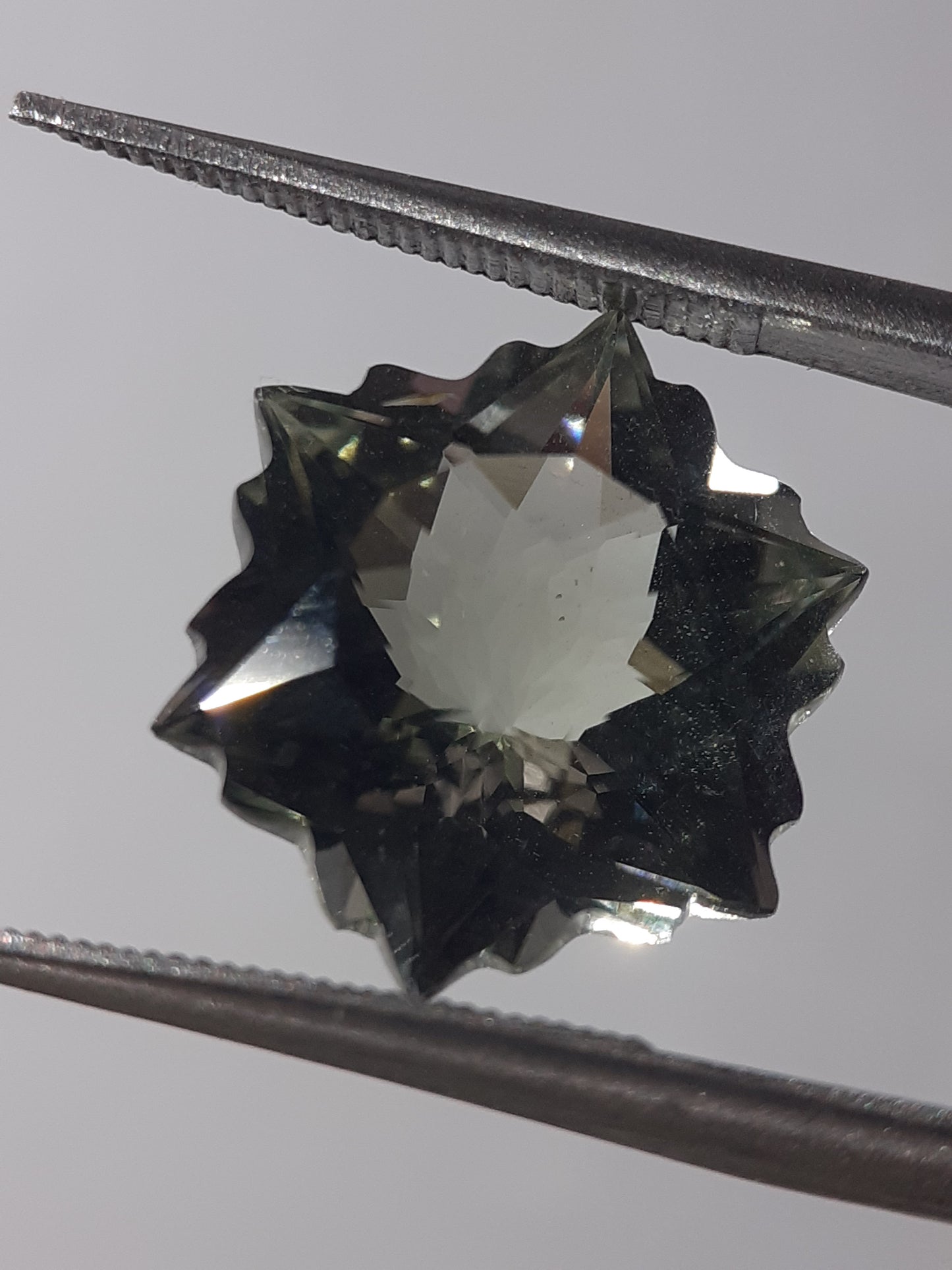 Natural green Amethyst - 4.65 ct - Hexagon - Snowflake - heated - certified by NGB - Natural Gems Belgium