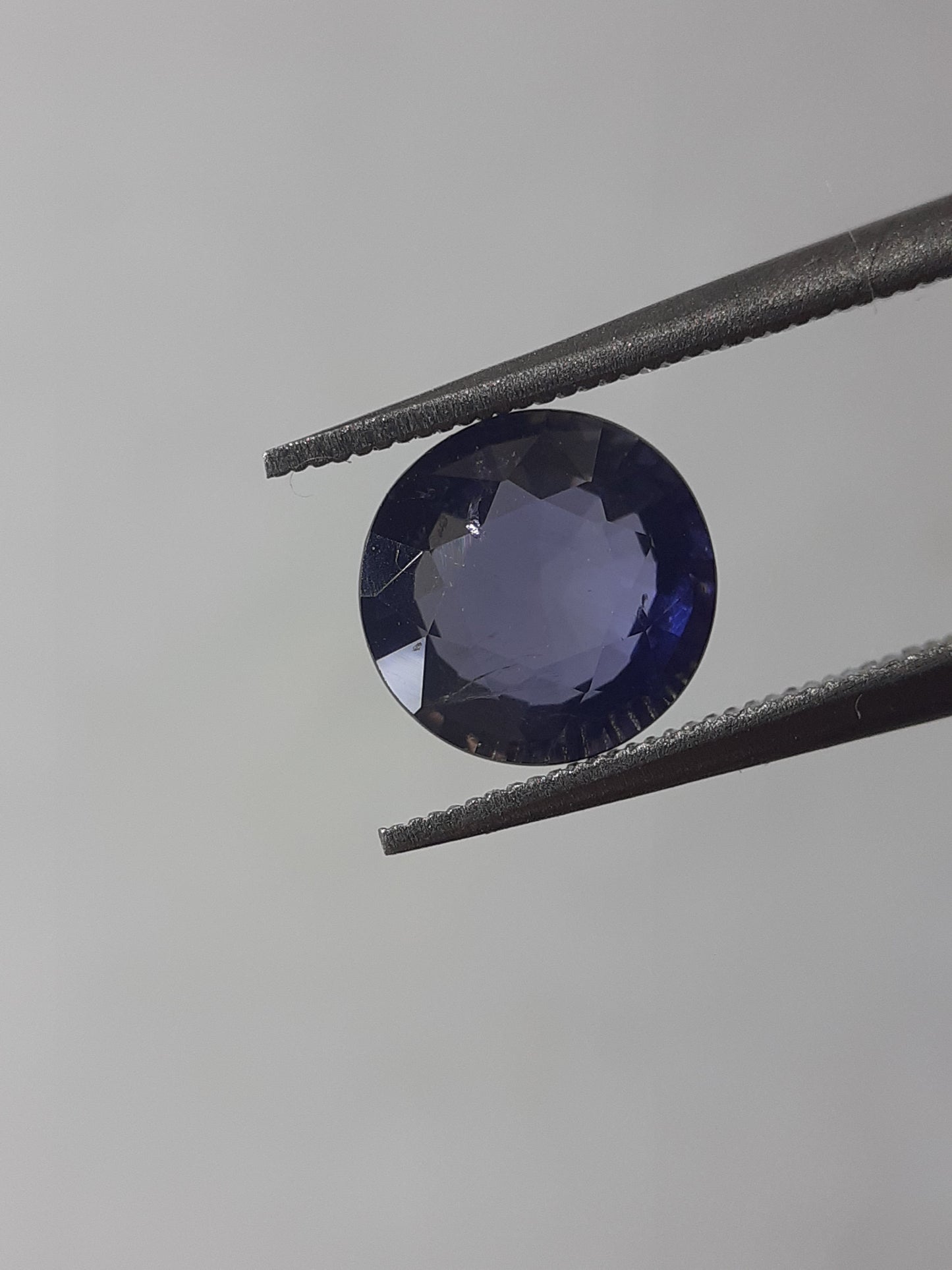 Natural Violet Bluet Iolite - 1.14 ct - round - unheated - certified by NGB - Natural Gems Belgium